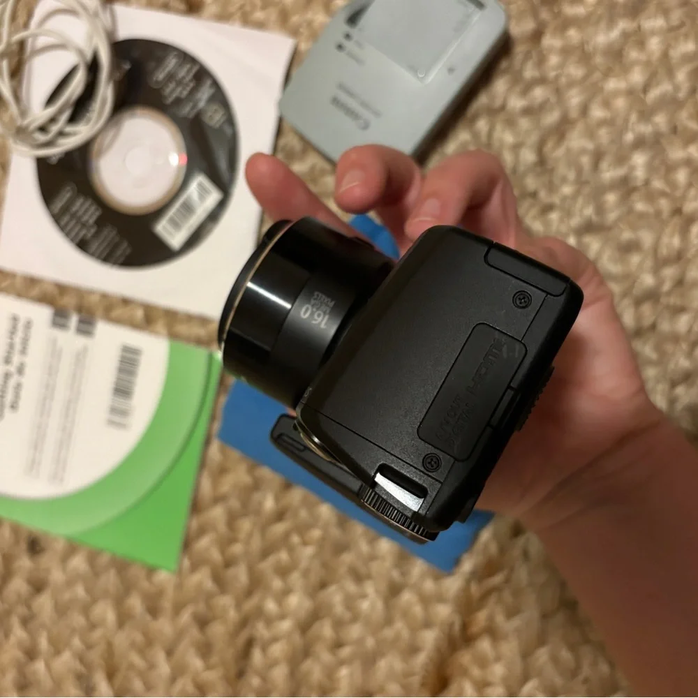 Canon Powershot Sx500 IS Point and shoot digital camera